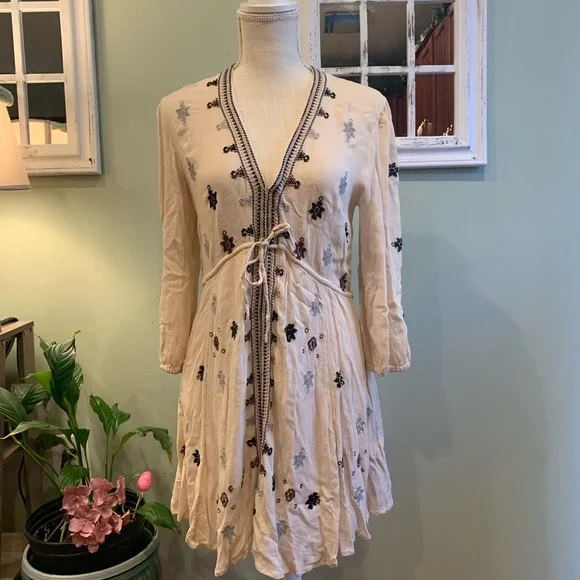 Free People Stargazer Embroidered Peasant Mini Dress. Sz Small. - Picture 2 of 7